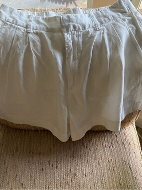 GAP High-Waist White Pleated Linen Shorts